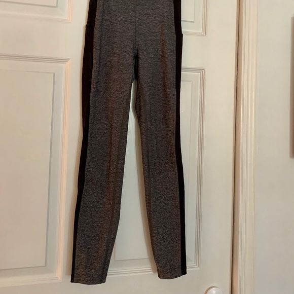 Gray and black LULULEMON leggings - Picture 2 of 4